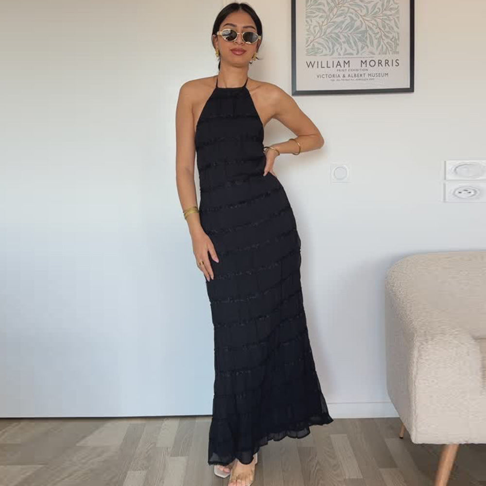 Damklänning maxi – Figurnära passform – Halterneck – Rynkad struktur – Öppen rygg