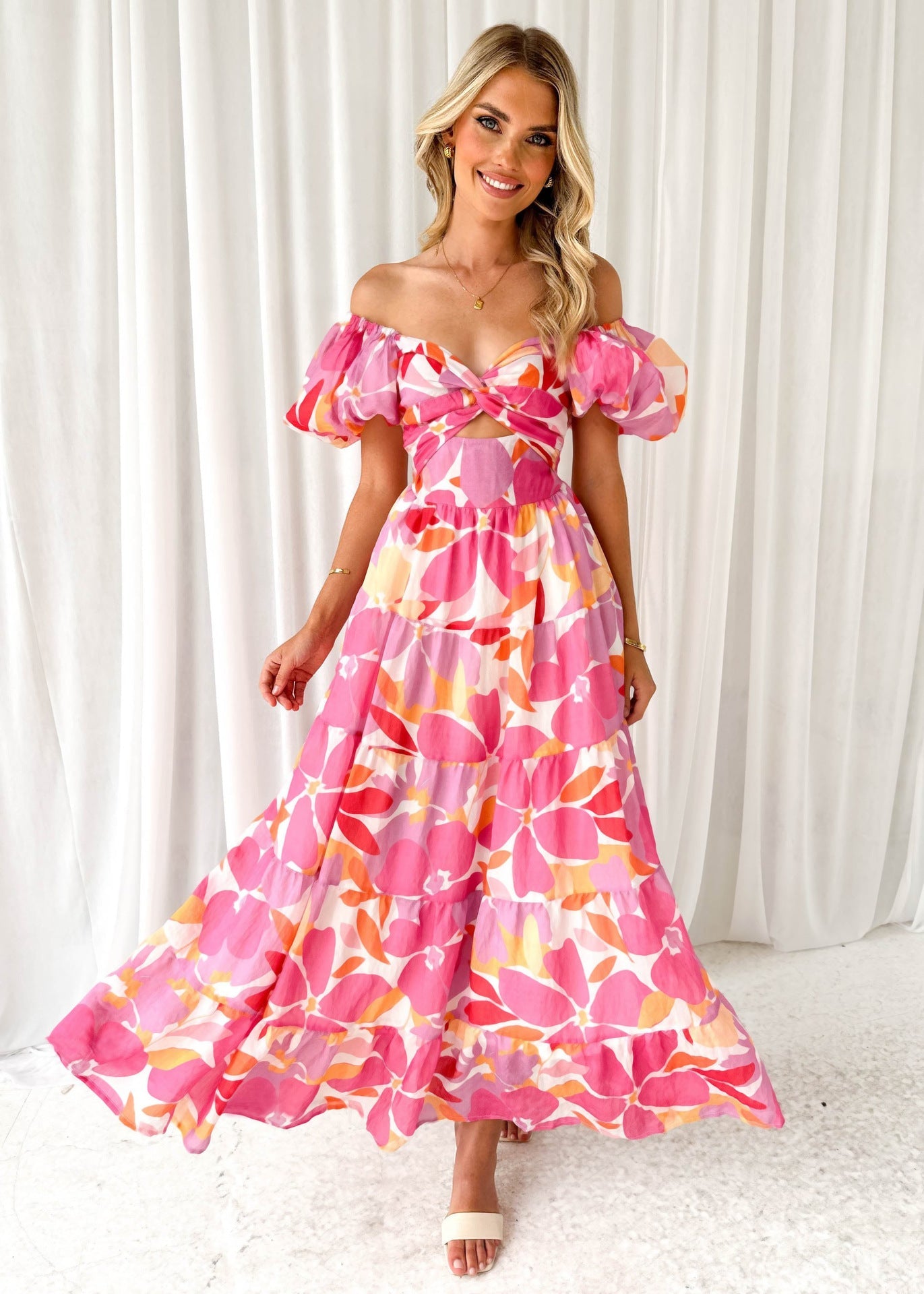 Dammaxiklänning - off-shoulder - puffärmar - smockad midja - luftig - tryckt