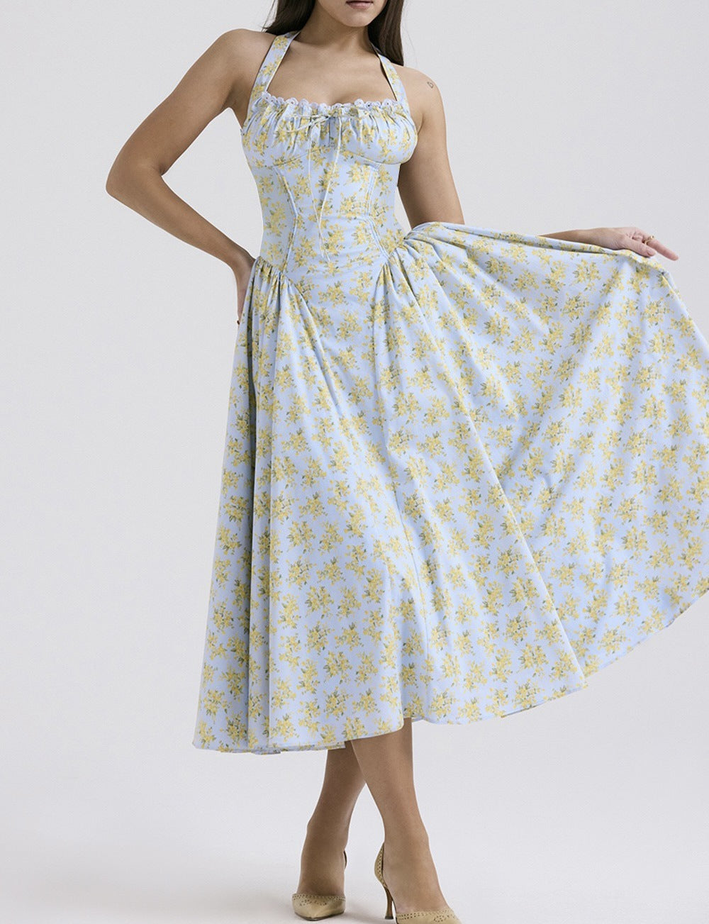 Damklänning – Slim Fit – Halterneck – Rygglös – Rynkad Liv – Midilång Vidd Kjol