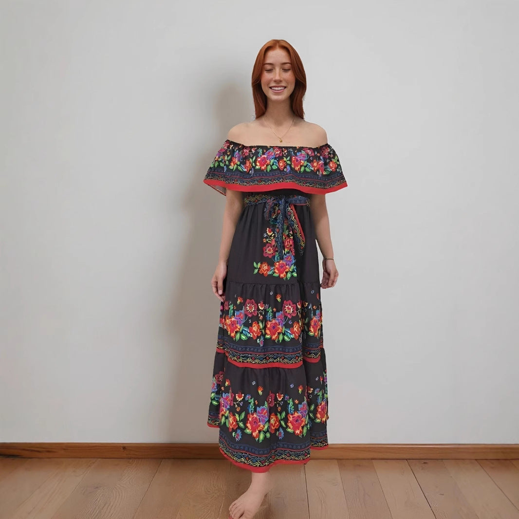 Damklänning maxi off-shoulder – blommig – rynkat liv – volangkjol – knytskärp