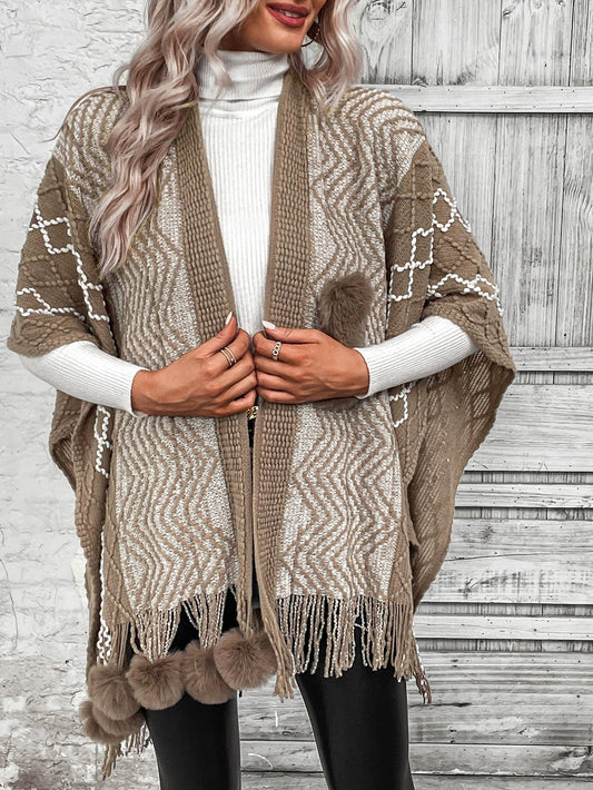Dam Cape Kofta – Ullstickad – Oversize Passform – V-ringning – Fransdetaljer