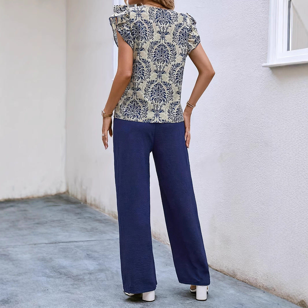 Damset – V-ringad blommig topp med volangärmar – Vida byxor med midjebälte