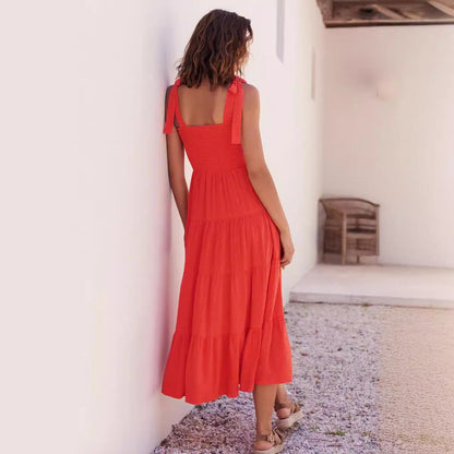 Damklänning i midilängd – Smockad överdel – Justerbara knytband – Svepande kjol