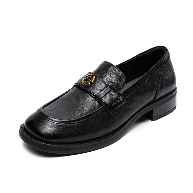 Damloafers – Slim Fit – Låg Klack – Klassisk Siluett – Camelliadetalj – Moc Toe
