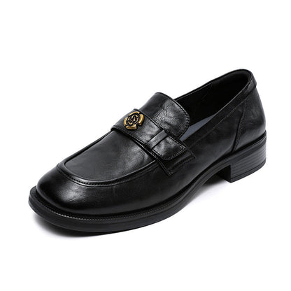 Damloafers – Slim Fit – Låg Klack – Klassisk Siluett – Camelliadetalj – Moc Toe