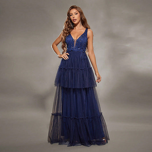 Damklänning Maxi – Djup V-ringning – Broderad Liv – Tyll med Volangkjol – Figurnära Passform