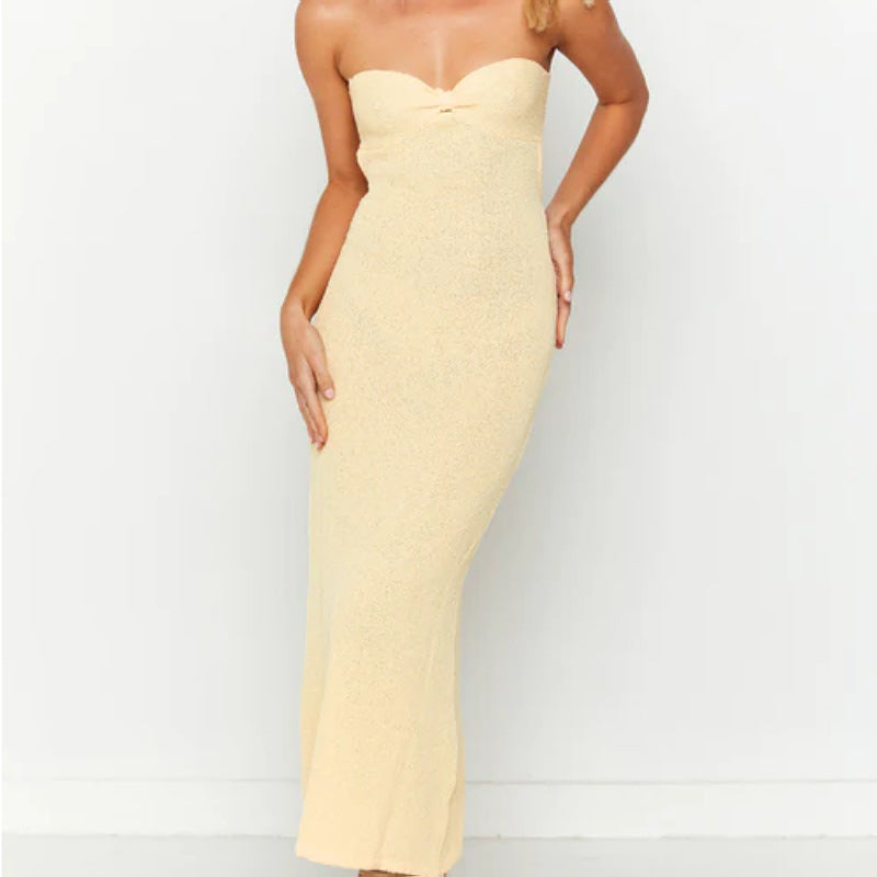 Damklänning – Stickad Axelbandslös – Smal Passform – Twistdetalj – Öppen Rygg – Hellång