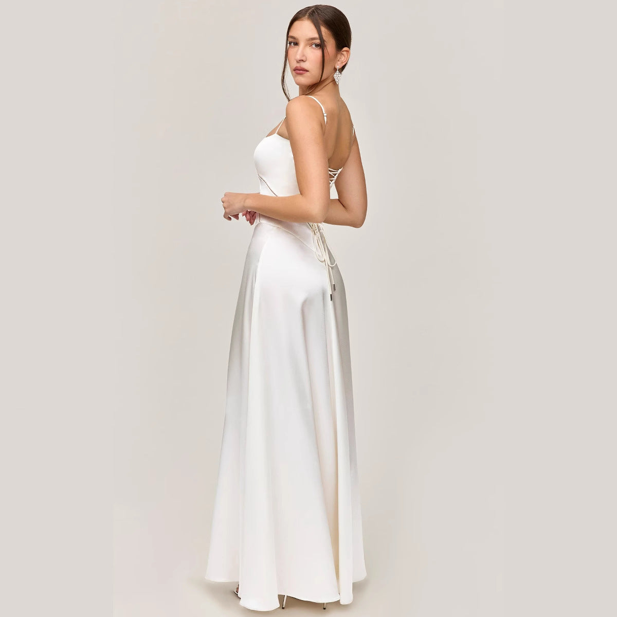 Damklänning – Slim Fit – A-linjeformad – Spagettiband – Spetsdetaljer – Midi