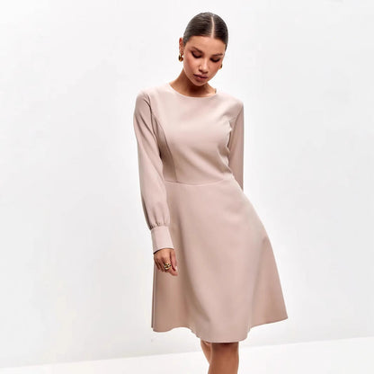 Damklänning – Figurnära Passform – Lång Ärmar – Midjeband – Elegant Siluett