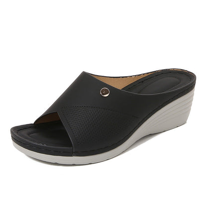 Dam Sandal med Kilklack – Öppen Tå – Perforerat Band – Bekväm Slip-On