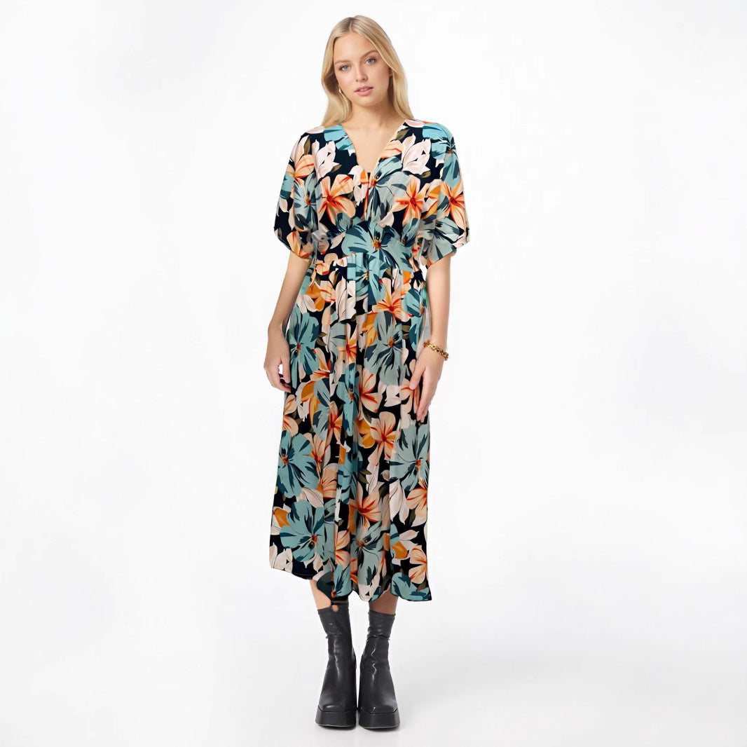 Damklänning – Hög midja – Lös passform – V-ringning – Korta vida ärmar – Hellång med slits