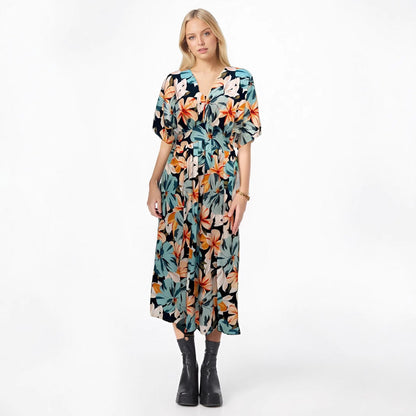 Damklänning – Hög midja – Lös passform – V-ringning – Korta vida ärmar – Hellång med slits