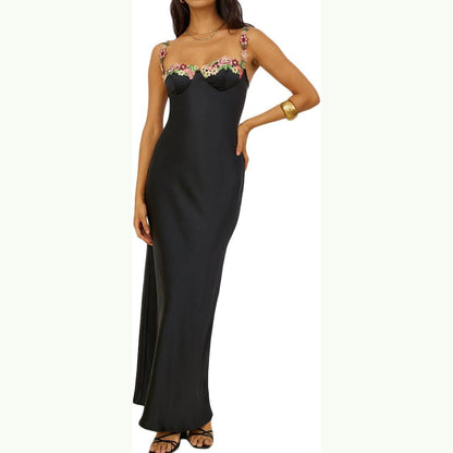 Damklänning – Lång Satinklänning – Slim Fit – Spetsdetaljer – Sweetheart-urringning