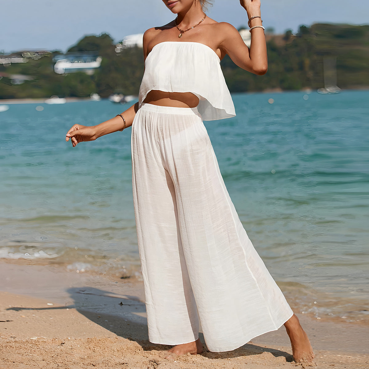 Damset med byxa – Axelbandslös topp – Vida ben – Lätt och luftig passform