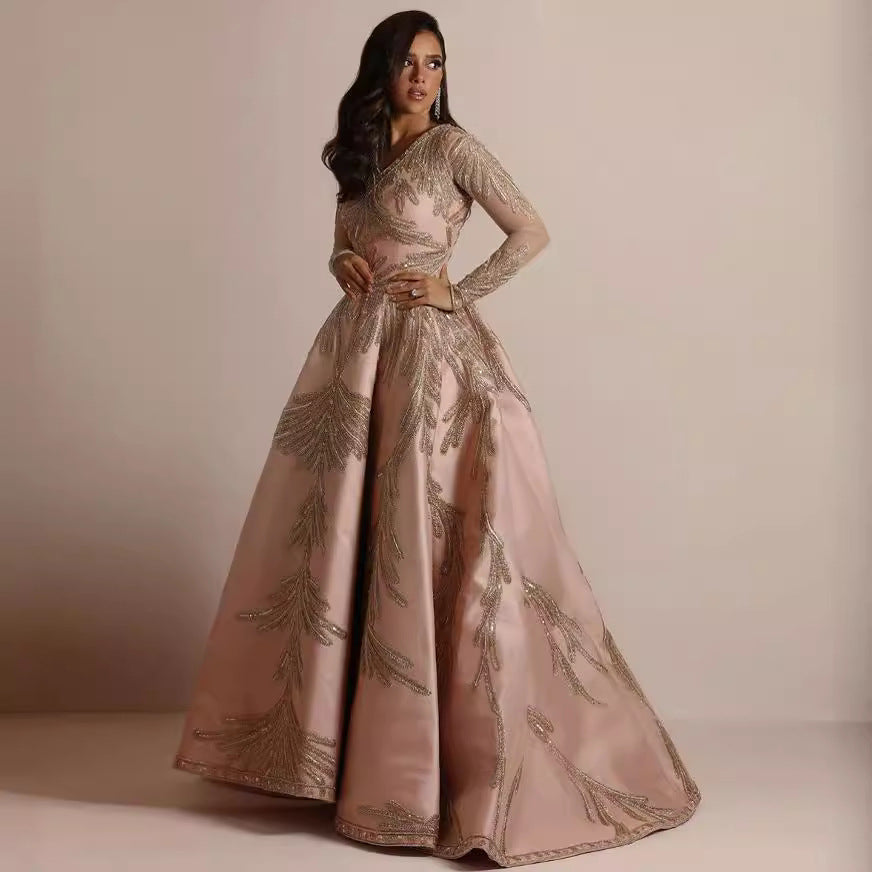 Damklänning – Djup V-ringning – Lång ärm – A-linje – Paljettprydd hel längd