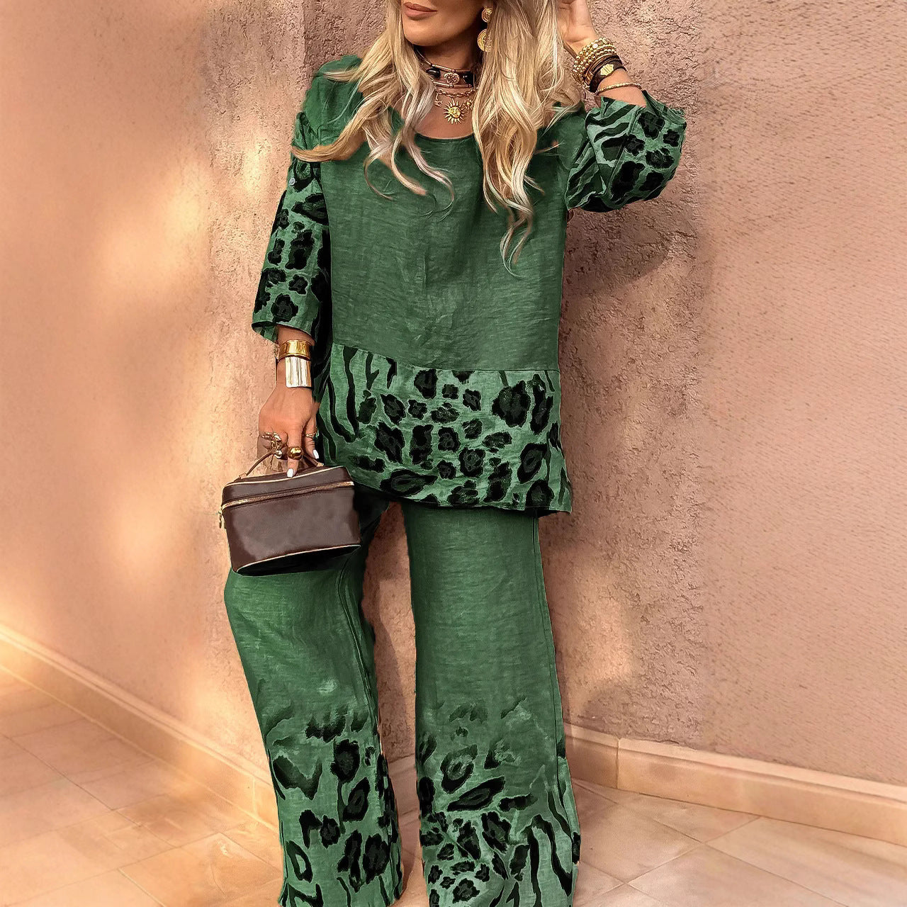 Damset – Avslappnad passform – Linnekänsla – Vida byxor – Djurmönstrade detaljer