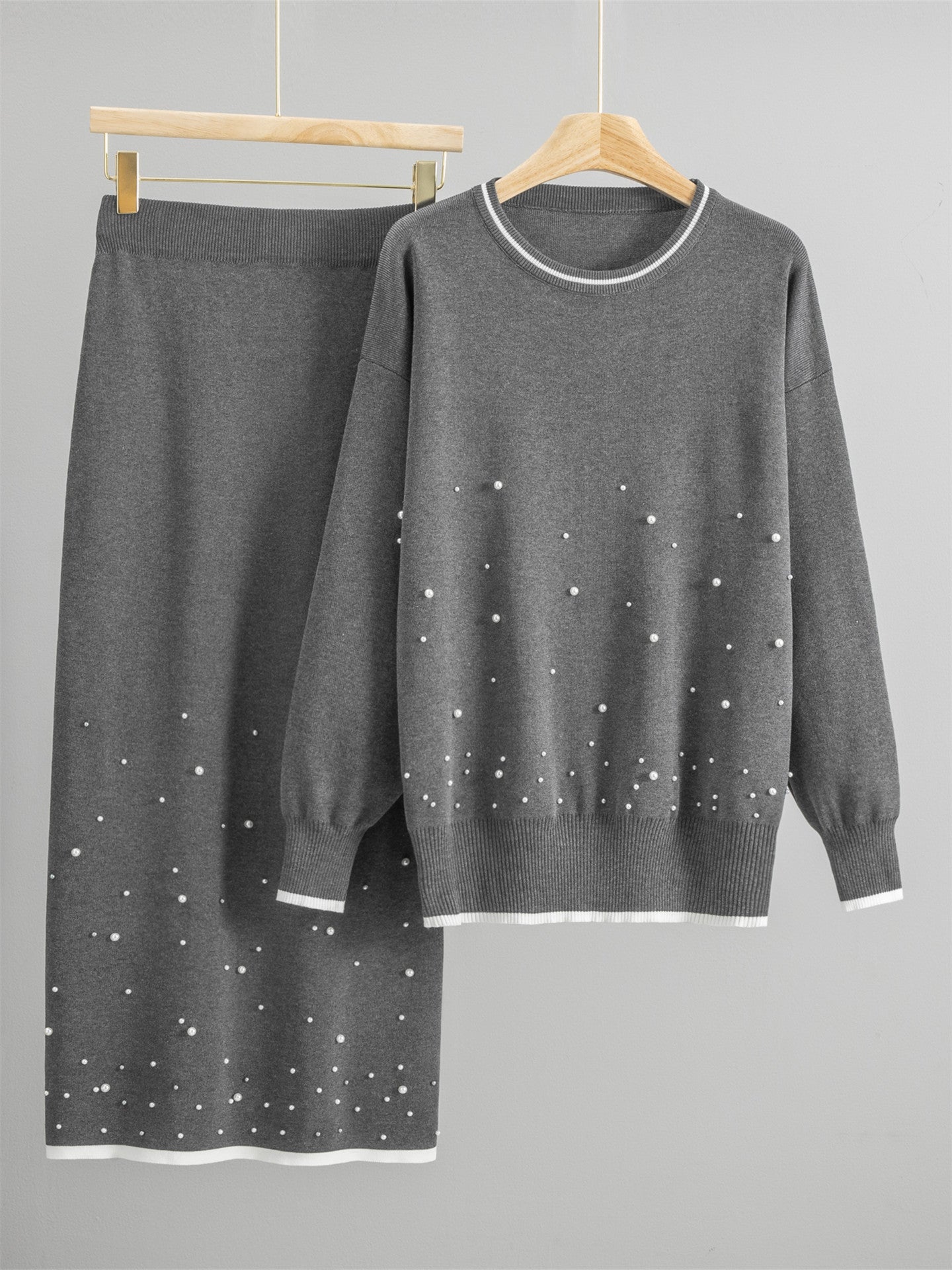 Damset med stickad topp och midikjol – Lös passform – Pärldetaljer – Ullmix