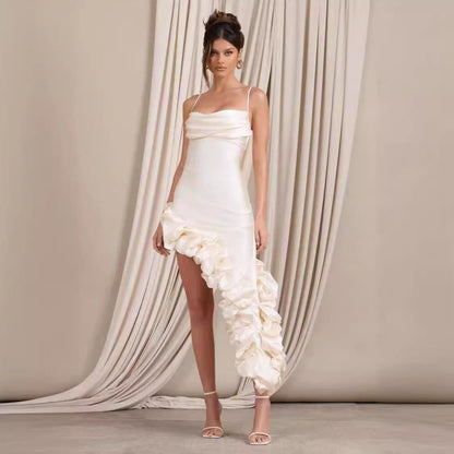 Damklänning – Figurnära Aftonklänning – Satin – Asymmetrisk Fåll – Rynkade Detaljer