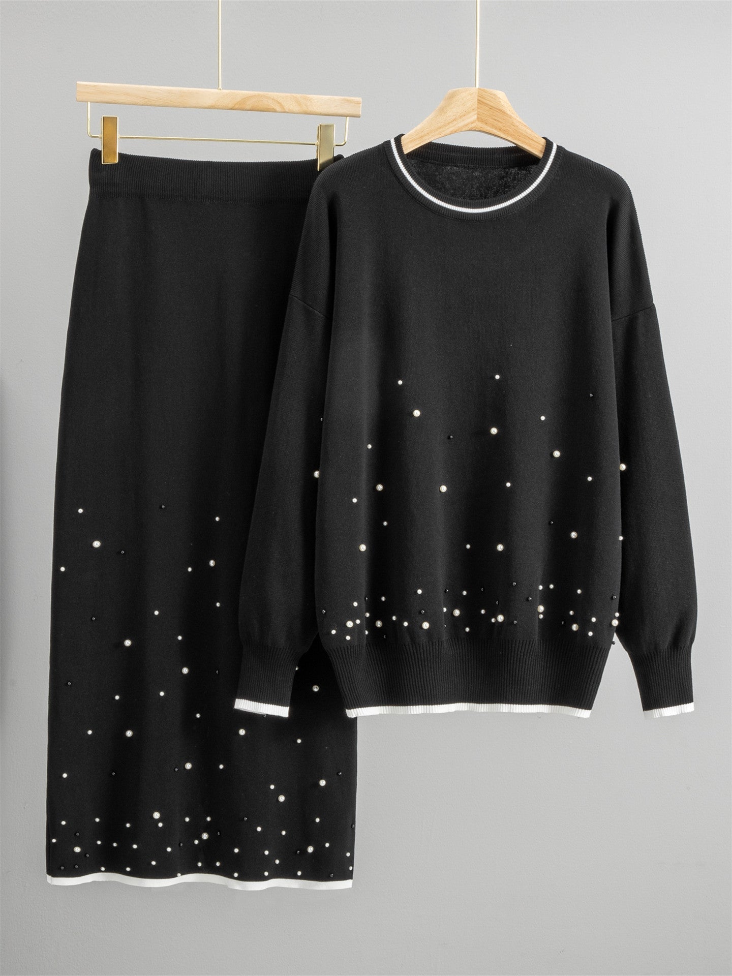 Damset med stickad topp och midikjol – Lös passform – Pärldetaljer – Ullmix