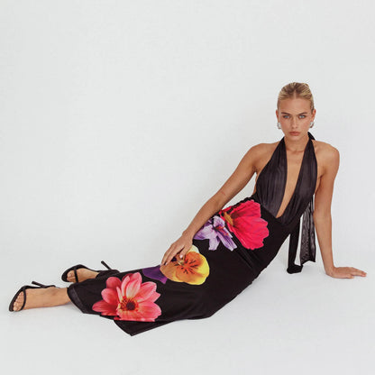 Damklänning maxi – Slim fit – Halterneck – Djup V-ringning – Blommig mesh