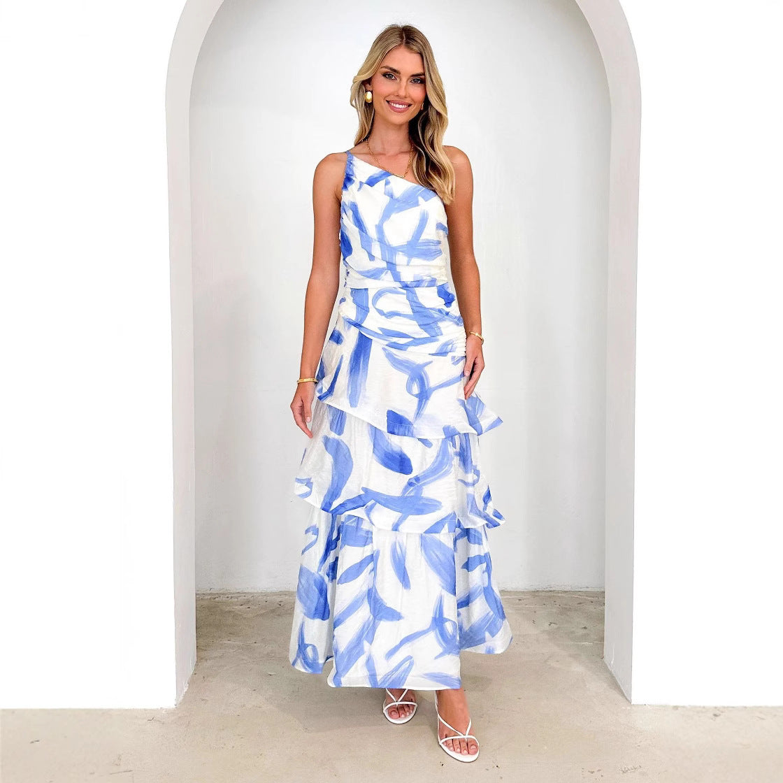 Damklänning maxi – A-linje – One shoulder – Rynkat liv – Volanger – Mönstrad