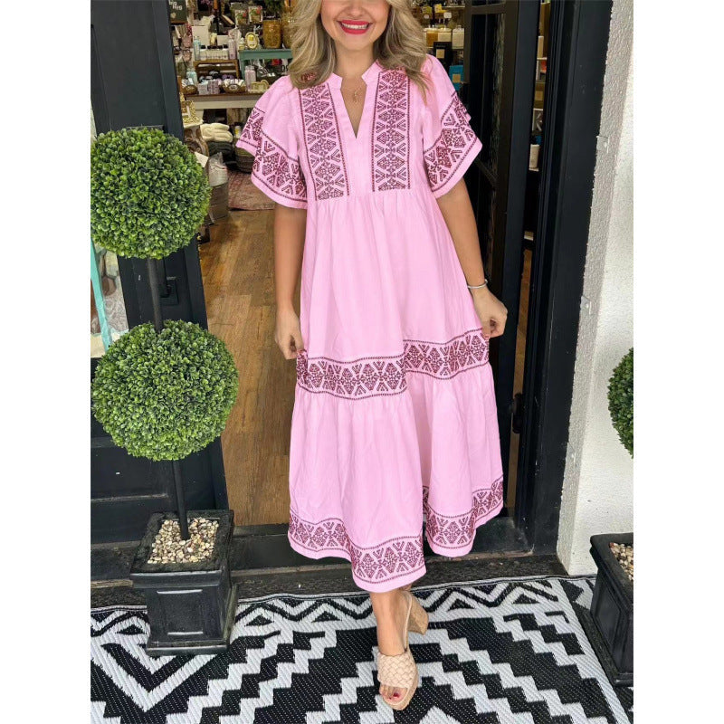 Damklänning midi – Lös passform – V-ringning – Tryckt mönster – Plisserad fåll