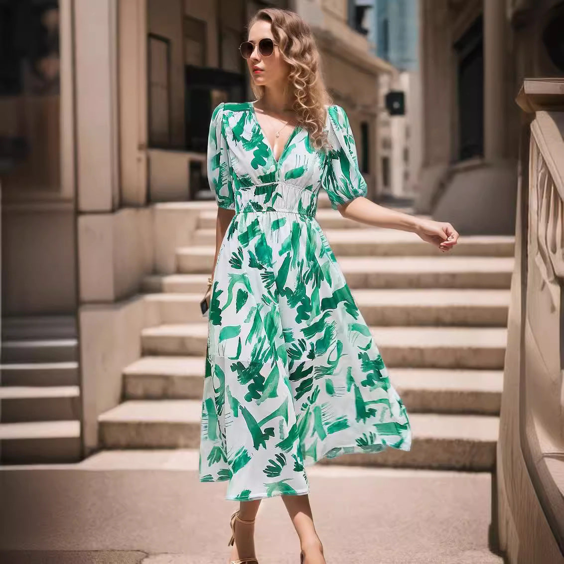 Damklänning Midi – Figursydd Midja – V-ringning – Puffärmar – Andningsbar Mix – Mönstrad