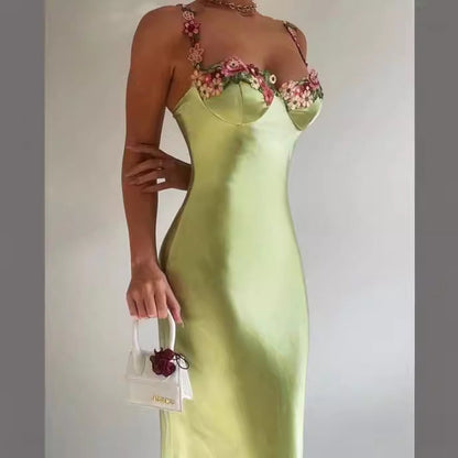 Damklänning – Lång Satinklänning – Slim Fit – Spetsdetaljer – Sweetheart-urringning