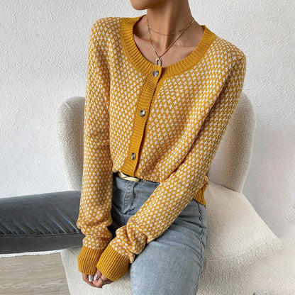 Damkofta – Avslappnad Passform – Mjuk Stickad Struktur – Knäppning – Geometriskt Mönster