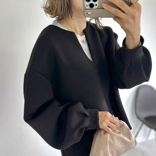 Damtop med lång ärm – Oversized passform – Ballongärm – Andningsbart tyg – V-ringning