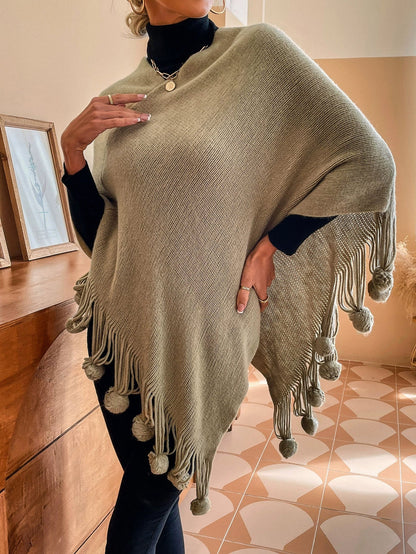 Dam Cape Poncho – Stickad – Avslappnad Passform – Tofsar med Fuskpälsbollar