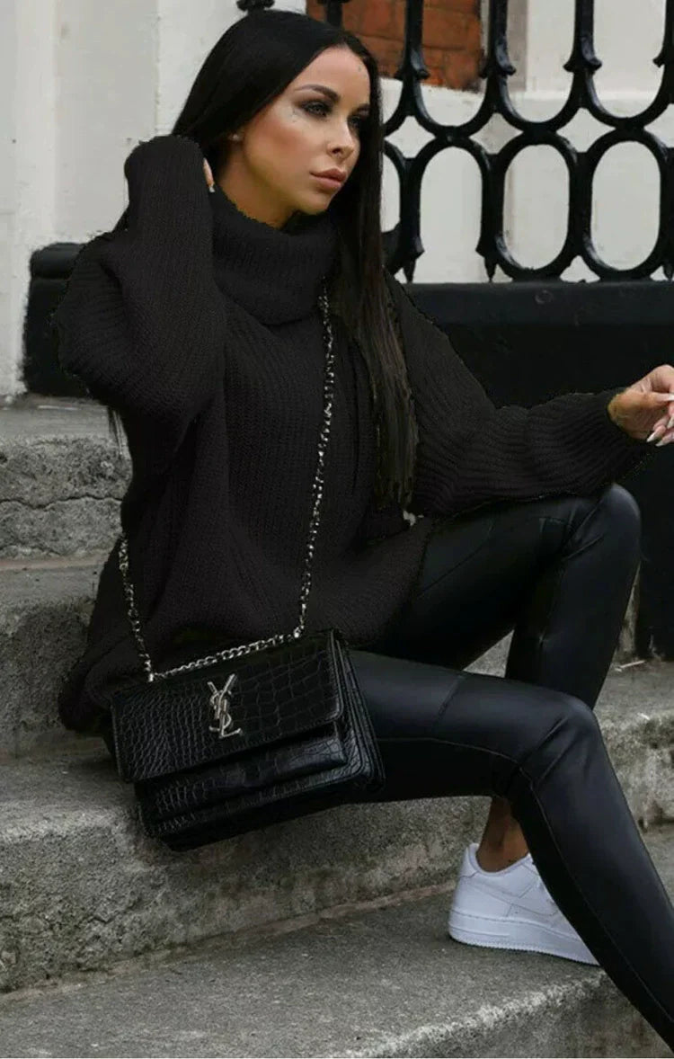 Damtröja i stickat – Oversize passform – Polokrage – Ribbad ärm och struktur