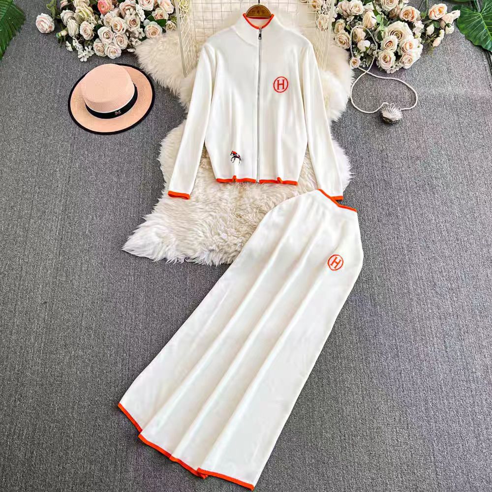 Damset kofta och kjol – Ullmix – Normal passform – Dragkedja – Broderade detaljer