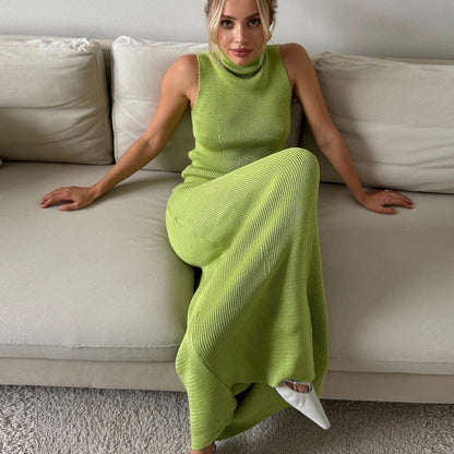 Damset i stickat – Ärmlös hög krage – Ribbad crop top – Smal pennkjol