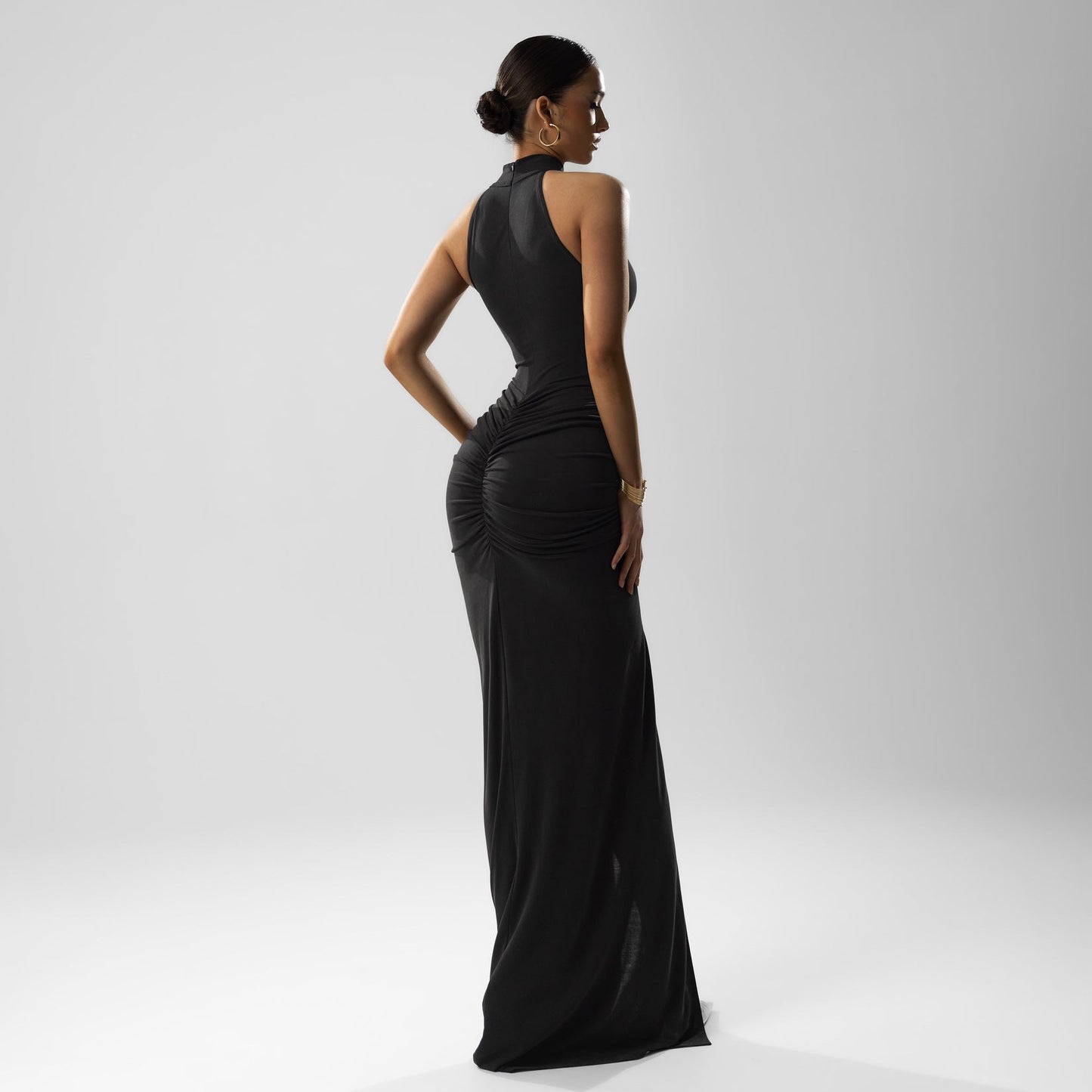 Damklänning Bodycon – Stretchig Slim Fit – Hög Hals – Rynkad Midi – Ärmlös Festlook