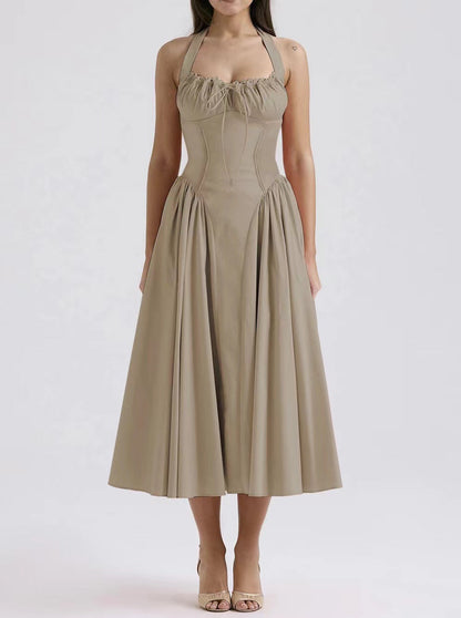 Damklänning – Slim Fit – Halterneck – Rygglös – Rynkad Liv – Midilång Vidd Kjol