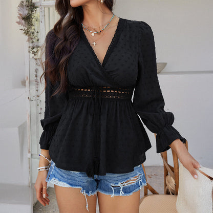 Damtop med V-ringning – Lång puffärm – Knytmidja – Spetsdetalj – Lös passform