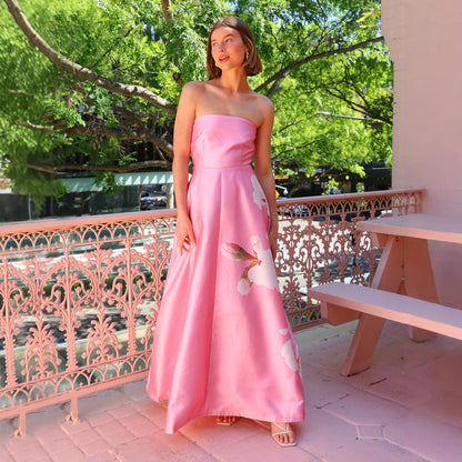 Damklänning kväll – Axelbandslös satinklänning – A-linjeskuren – Blommigt tryck