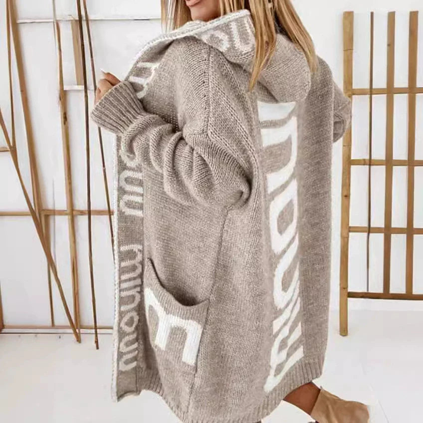 Damkofta – Oversized Passform – Stickad Ullblandning – Huva – Lång modell med fickor