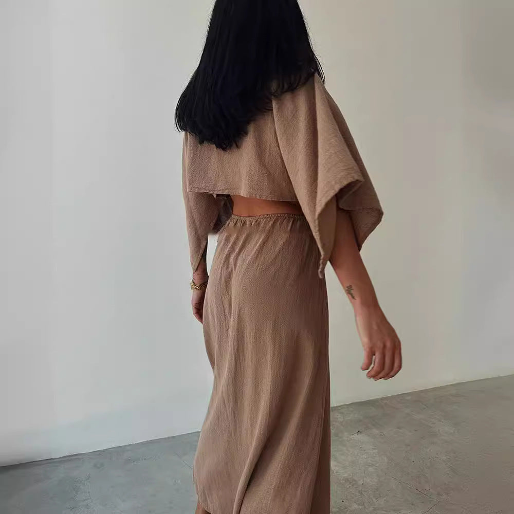 Damklänning maxi – smal passform – bomull/linne – V-ringning – hög slits – cut-out midja