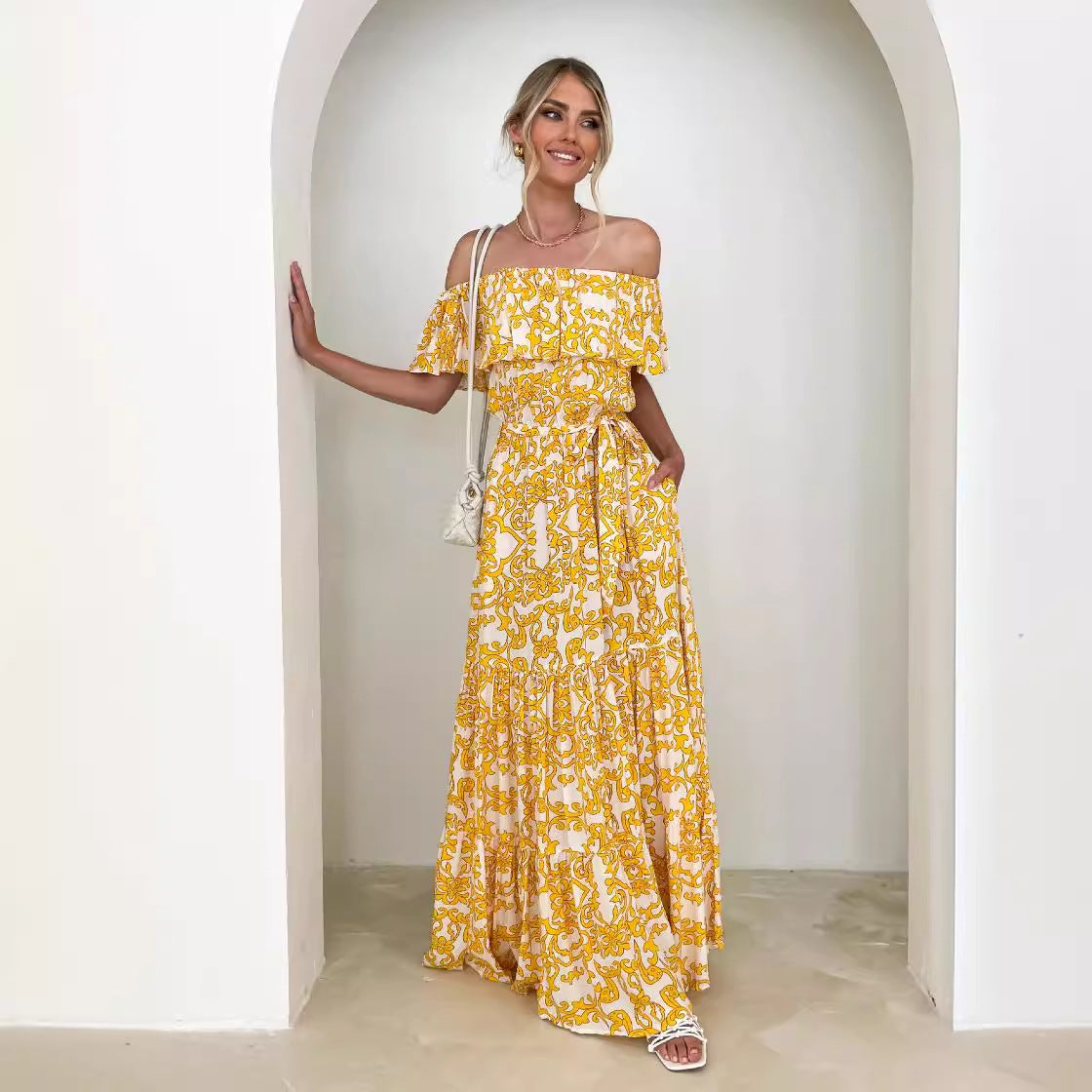 Damklänning – Maxilängd – Off Shoulder – Volangkrage – Midjeband – Tierskirt