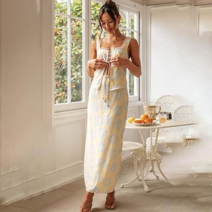 Damset – Smal passform klänning – Fyrkantig spetslivtopp – Mönstrad maxikjol med slits