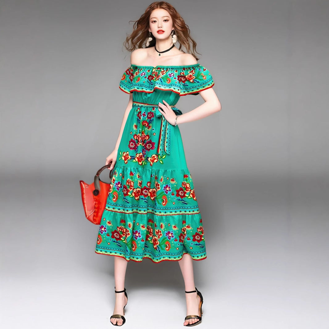 Damklänning maxi off-shoulder – blommig – rynkat liv – volangkjol – knytskärp