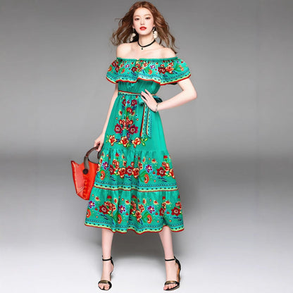 Damklänning maxi off-shoulder – blommig – rynkat liv – volangkjol – knytskärp