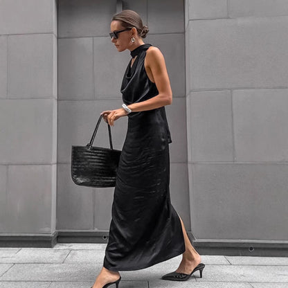 Damklänning – Satin Bodycon – Halterneck – Draperad Cowlringning – Midilängd