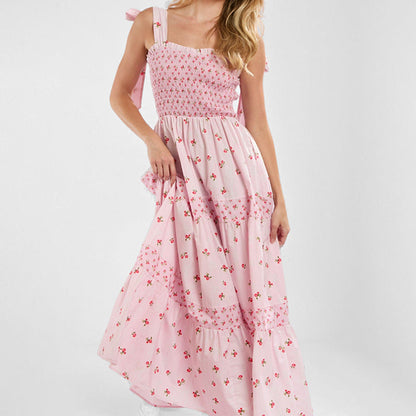 Damklänning – Smockad Livdel – Volangkjol Maxi – Blommigt Mönster – Knytband