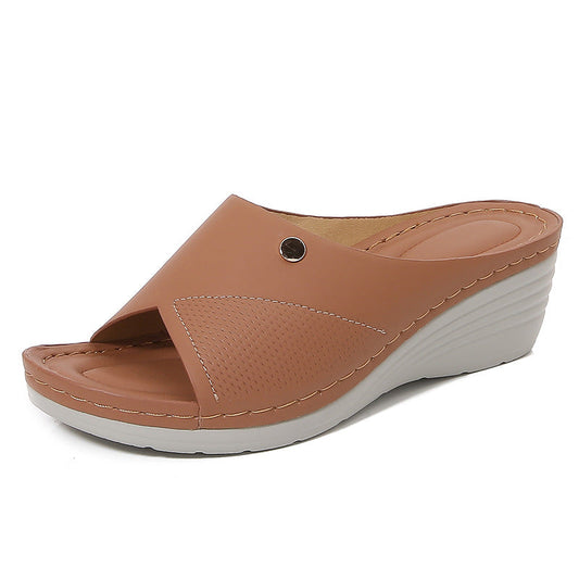 Dam Sandal med Kilklack – Öppen Tå – Perforerat Band – Bekväm Slip-On