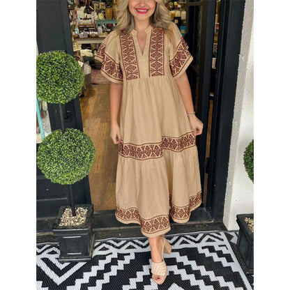 Damklänning midi – Lös passform – V-ringning – Tryckt mönster – Plisserad fåll