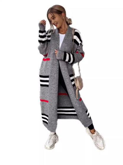 Damkofta Lång – Oversized Passform – Ullstickad – Randigt Mönster – Öppen Front