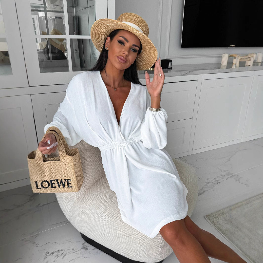 Damklänning – V-ringning – Lätt tyg – Avslappnad passform – Lång ärm – Markerad midja